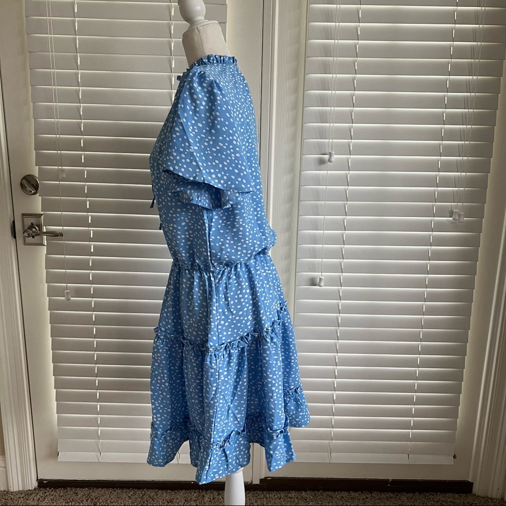 Short Flutter Sleeve Blue Floral Ruffle Skirt Sun Dress Tie Neck Sz Large Spring - Picture 7 of 12
